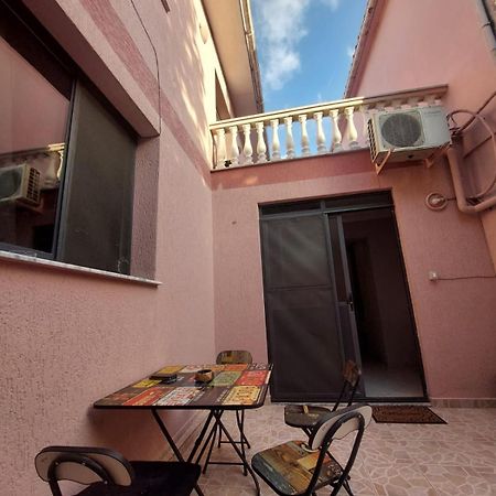 Gex Guest House Тирана Экстерьер фото