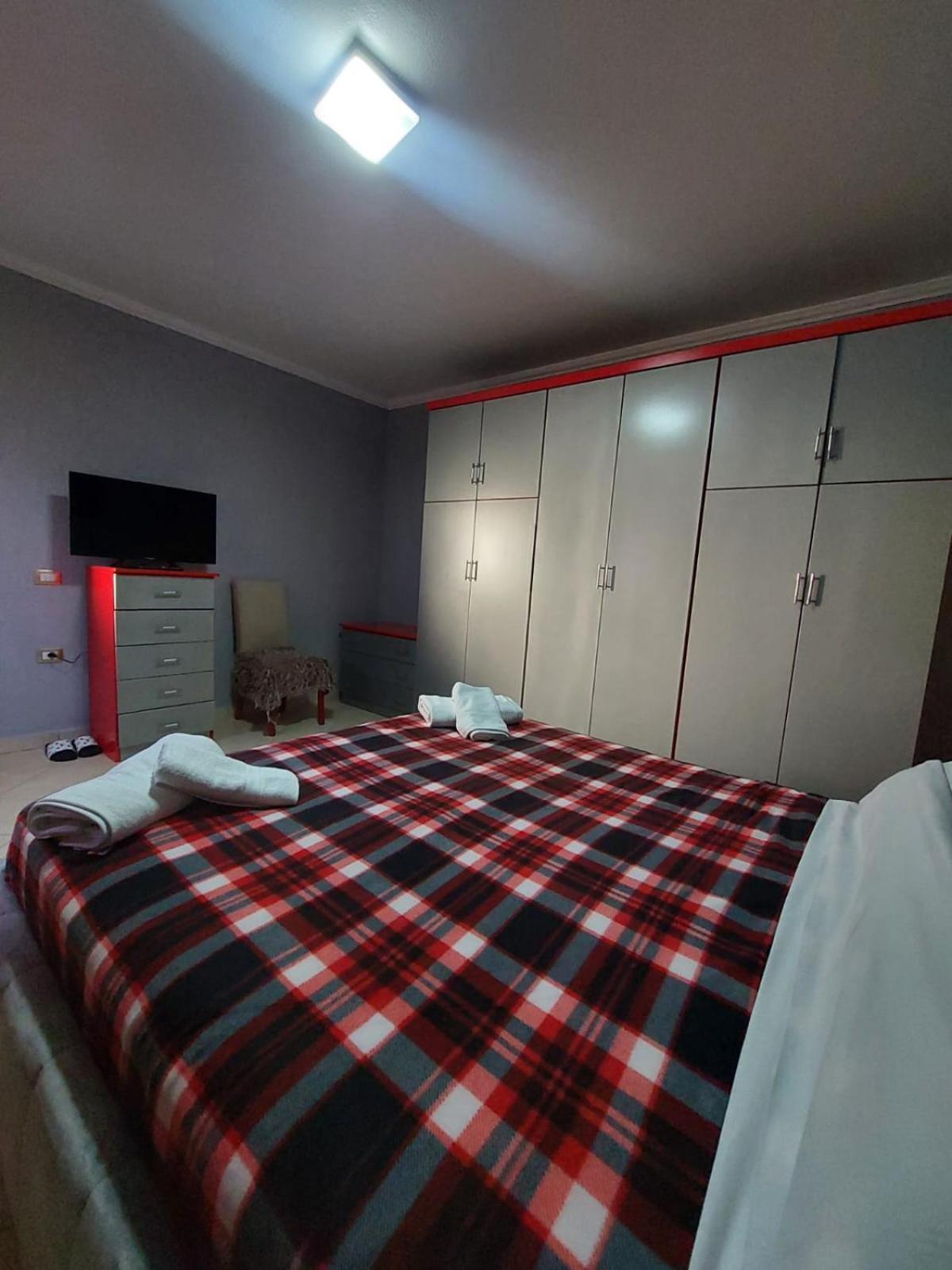 Gex Guest House Тирана Экстерьер фото