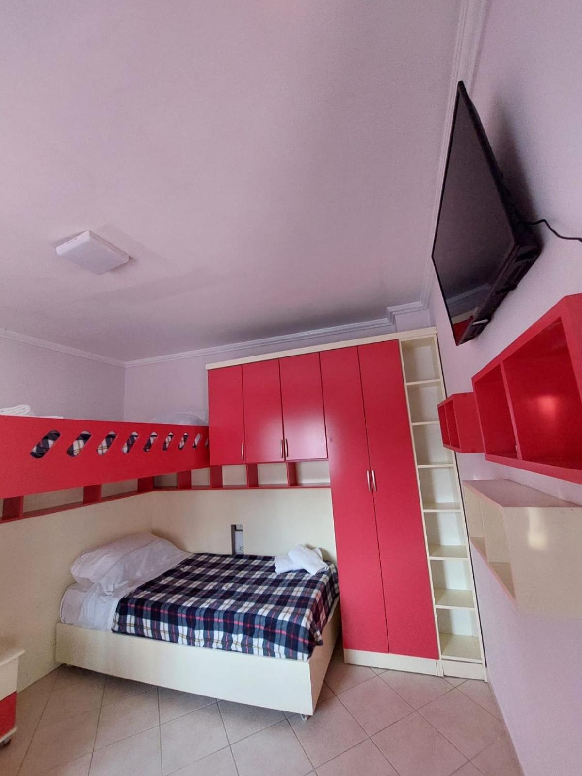 Gex Guest House Тирана Экстерьер фото