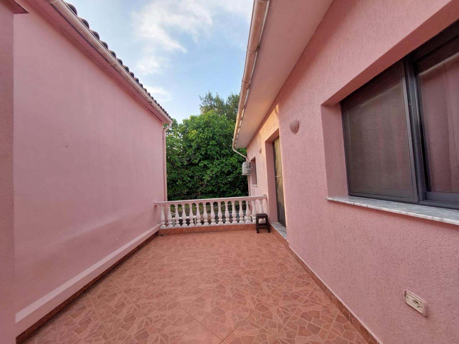 Gex Guest House Тирана Экстерьер фото